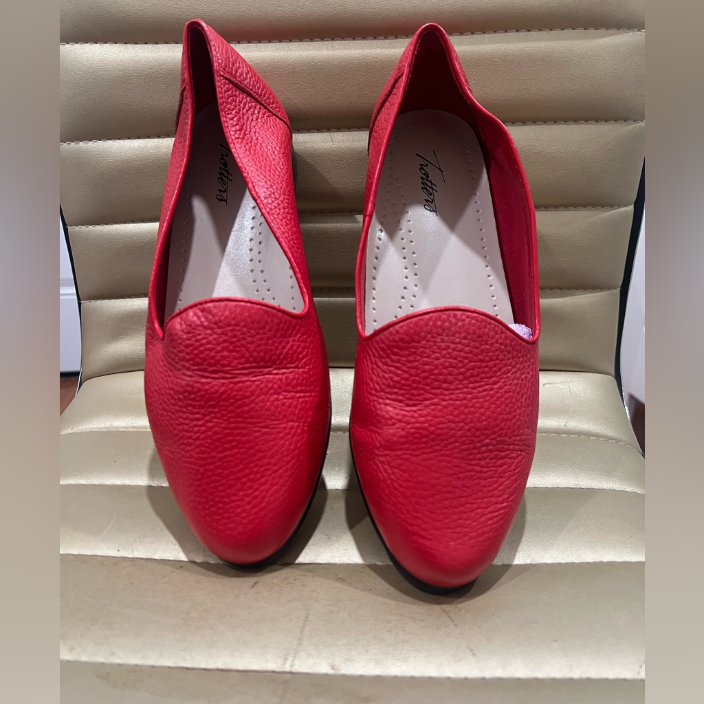 Trotters Vibrant Red Flats Excellent Condition